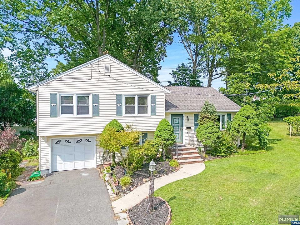 1st image of 429 Cypress Ct