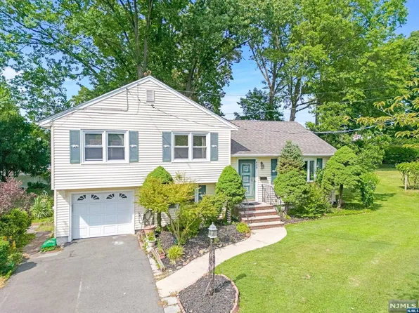 429 Cypress Ct, New Milford, NJ 07646