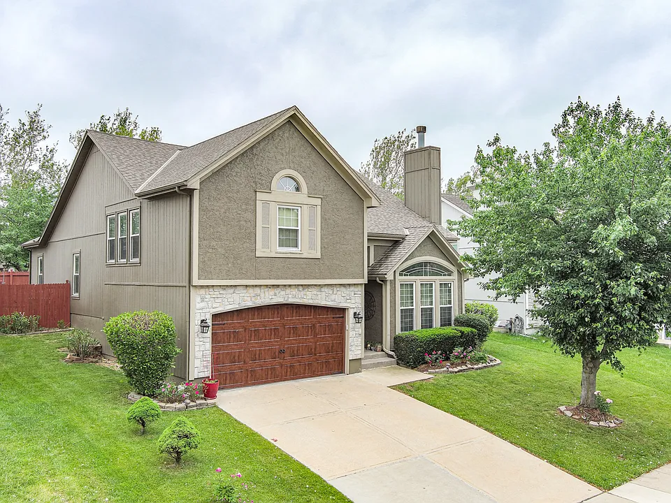 8007 W 122nd Ter