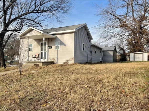 511 E Sycamore St, Nevada, MO 64772