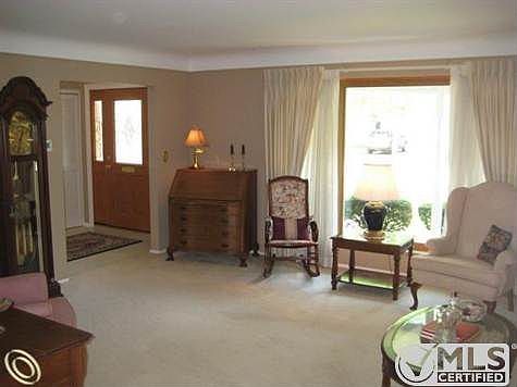 1003 Woods Lane 008-001.jpg