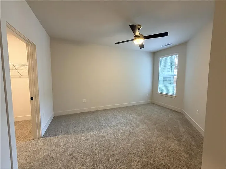 District on the Etowah Apartments — Photo 1081