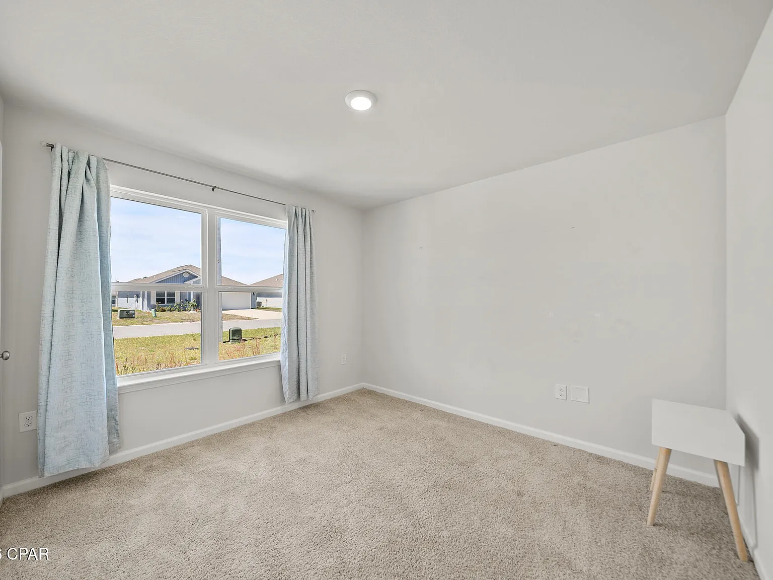 4 bed, 2.0 bath, 2041 sqft, $2,200 — Photo 3