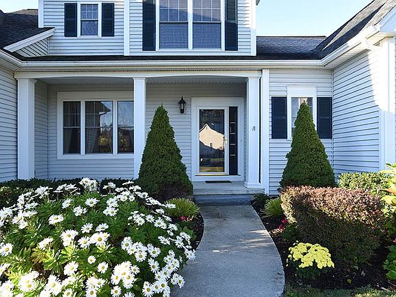 2nd image of 35 Summerfield Cir