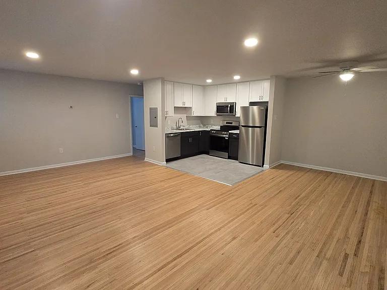 Dover Manor Apartments — Photo 17