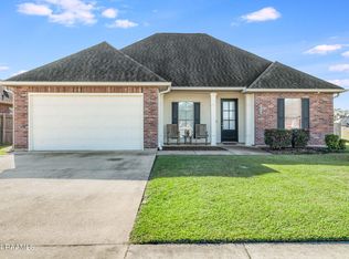 100 Spanish Moss Ln, Broussard, LA 70518