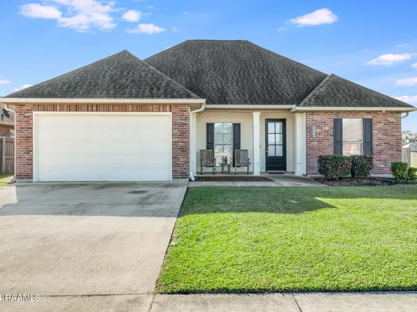 100 Spanish Moss Ln, Broussard, LA 70518