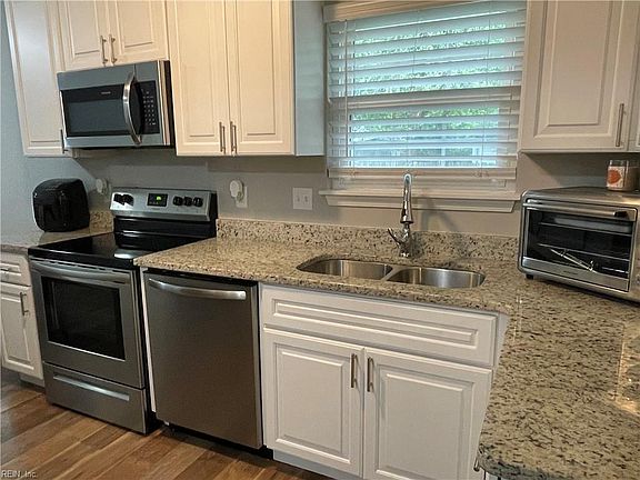 3rd image of 409 Pam Ln