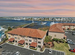 103 Spencer Farlow Dr, Carolina Beach, NC 28428