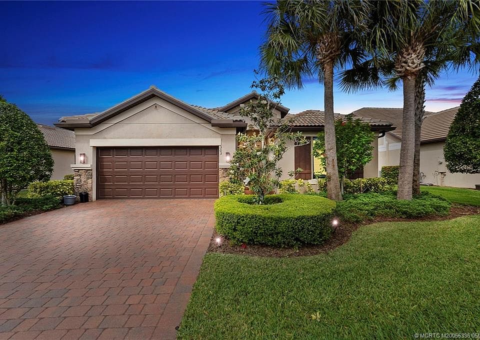 1st image of 303 SE Courances Dr