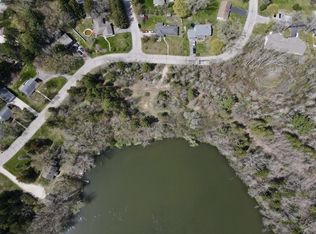 4 Wolf Dr, Dousman, WI 53118