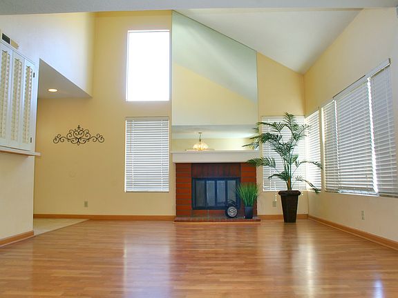 4th image of 16718 Carriage Pl