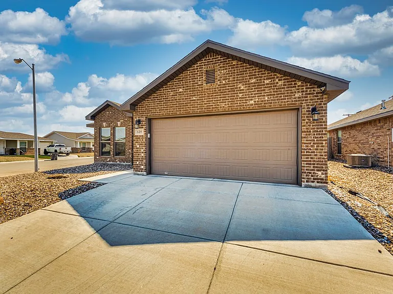 618 Juniper Ct — Photo 3