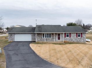 11 Royal Cir, Gordonville, PA 17529