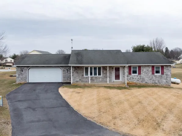11 Royal Cir, Gordonville, PA 17529