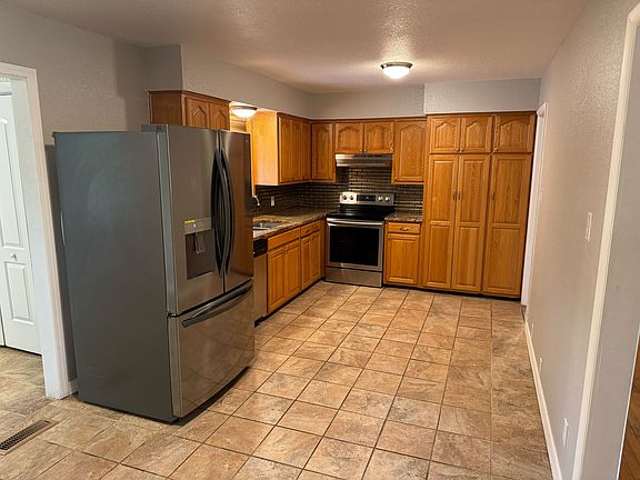2nd image of 302 Panama St #2