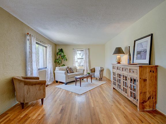 2nd image of 3208 Loma Vista Pl NE