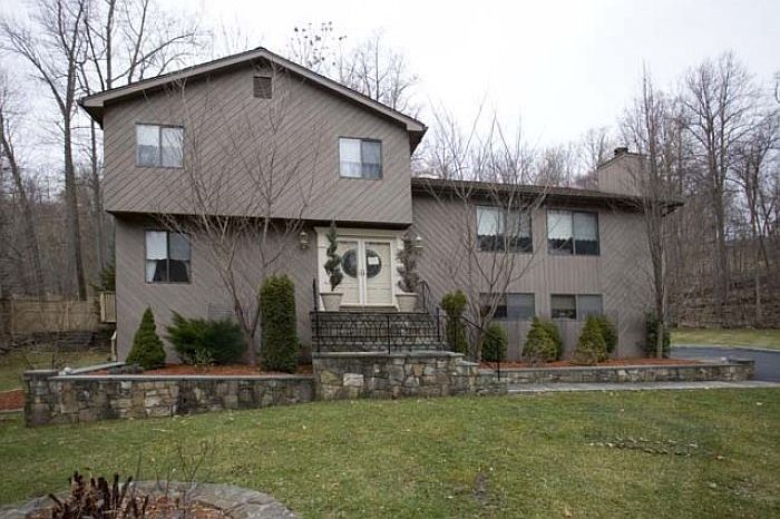 1st image of 55 Chester Ct