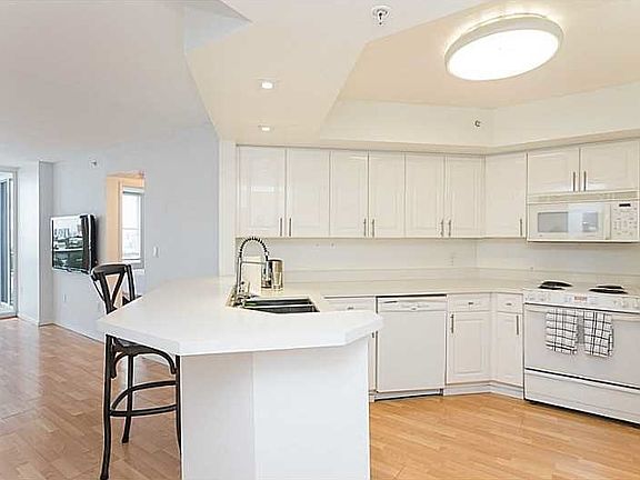2nd image of 1800 Sunset Harbour Dr #1503