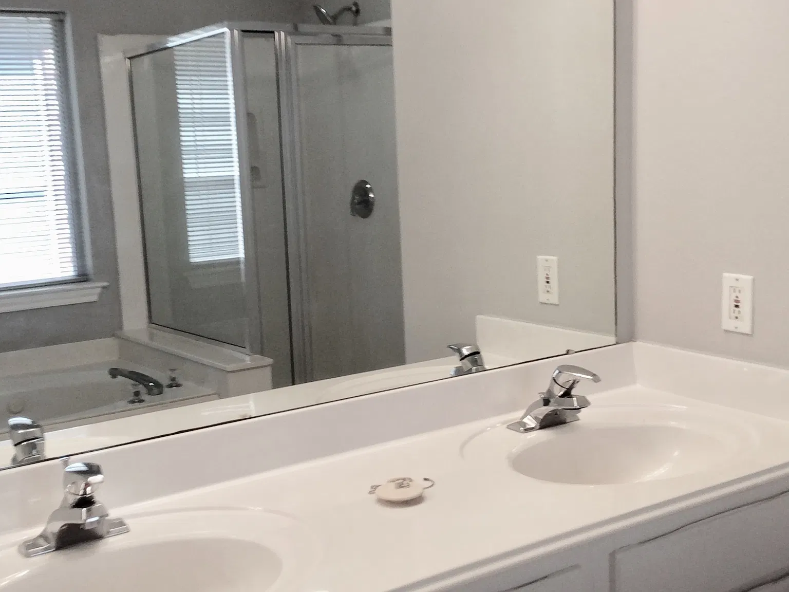 3 bed, 1710 sqft, $1,950 — Photo 3