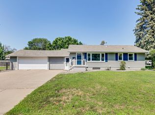 929 Eastwood Ln, Anoka, MN 55303