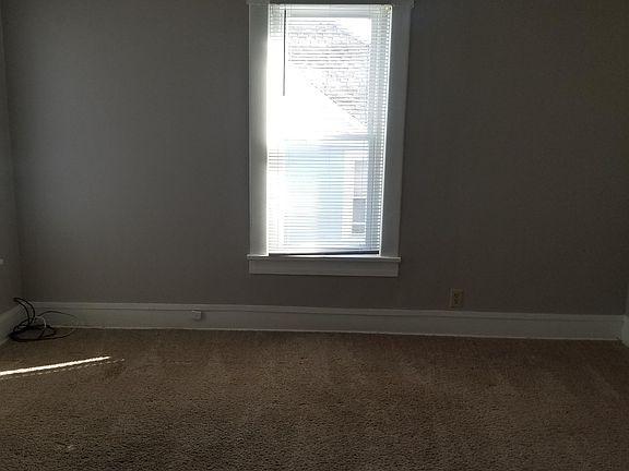 3rd image of 313 1/2 Sycamore St Unit 2