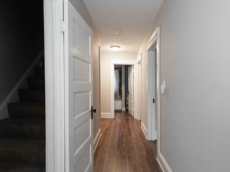 1374 Gladys Ave — Photo 8