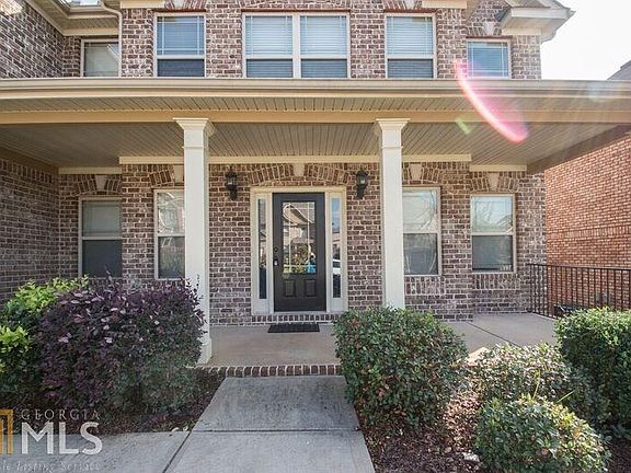 4th image of 385 Astoria Way