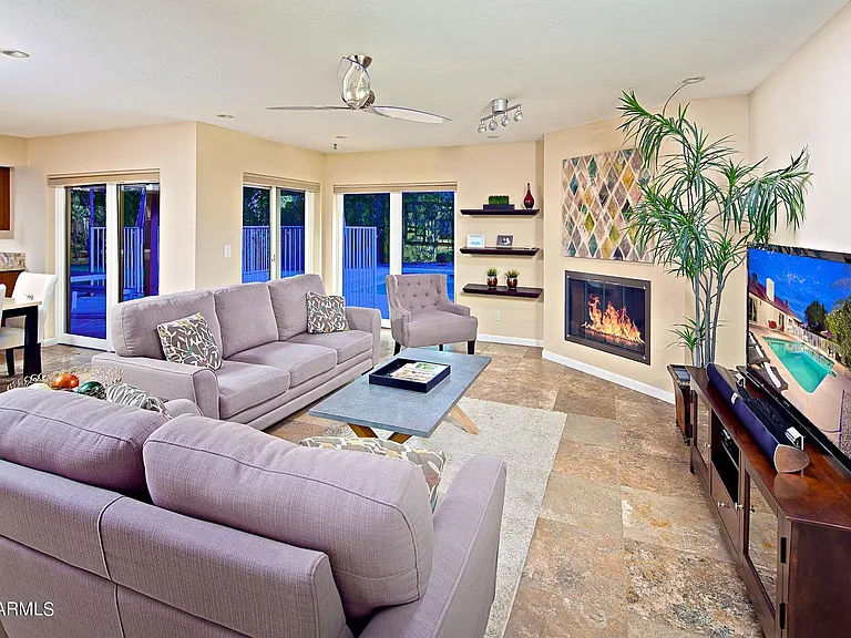 4539 E Karen Dr — Photo 2