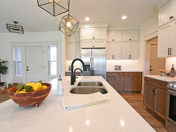 5th image of 1821 Cottage Ridge Dr