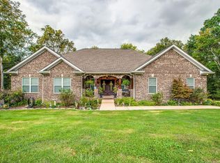1454 Oak Leaf Dr, Columbia, TN 38401