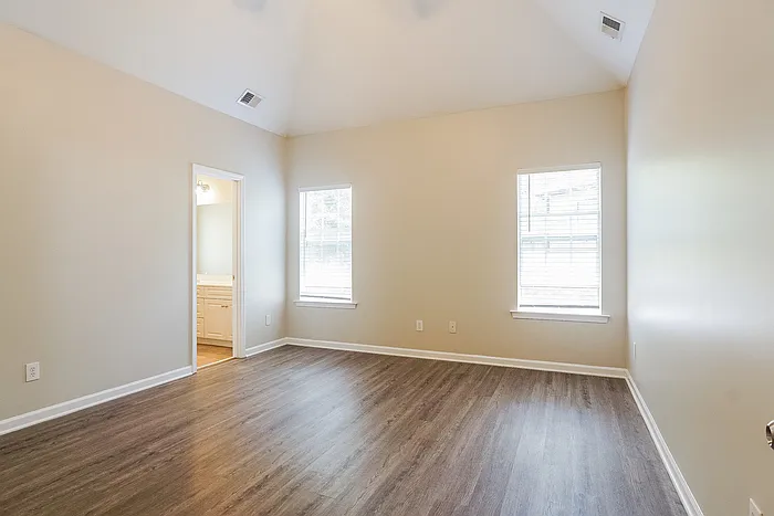 325 Bedford Cir — Photo 7