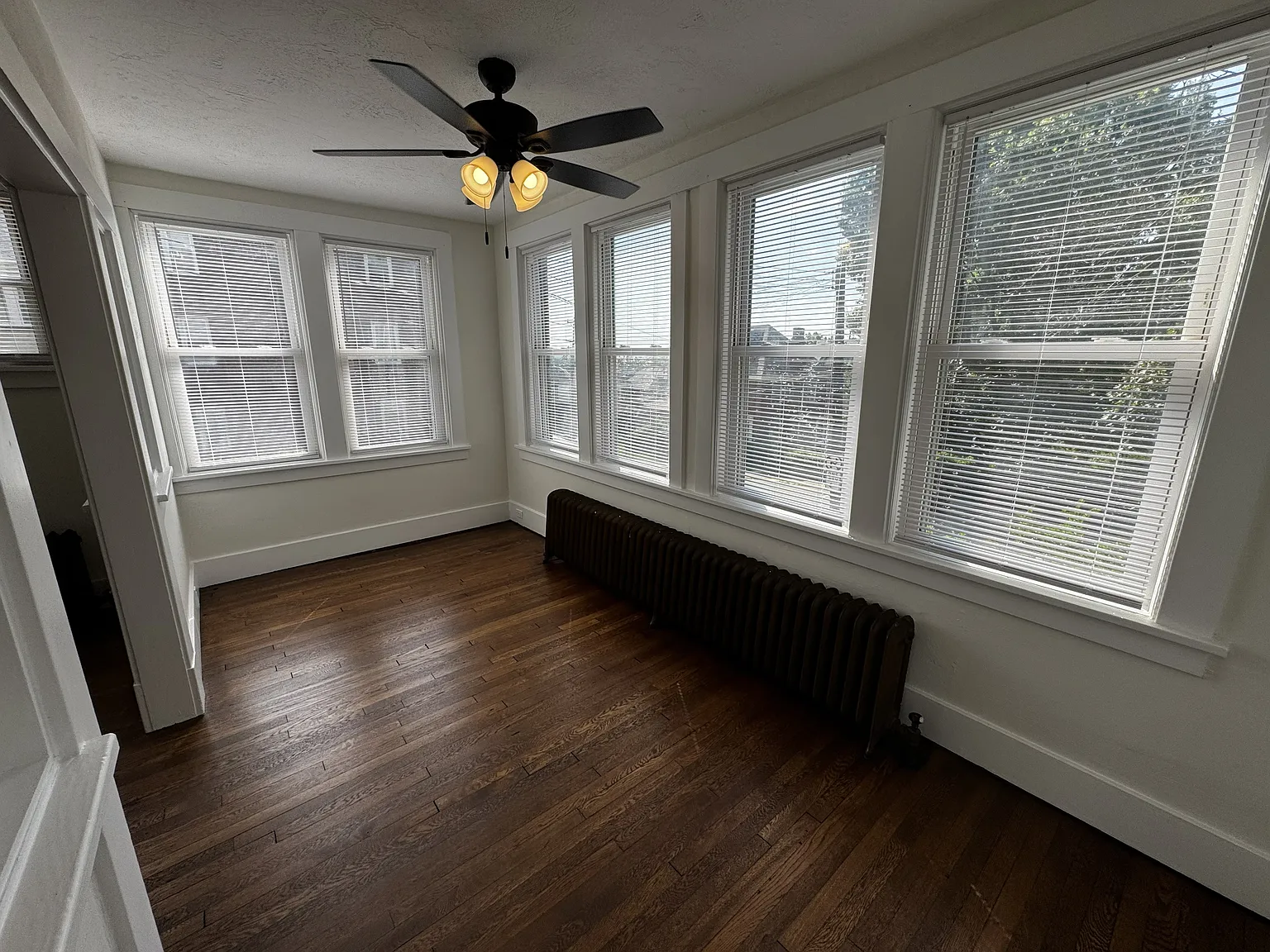 2 bed, 1050 sqft, $1,550 — Photo 2