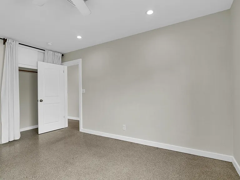 909 SE 16th Pl — Photo 19