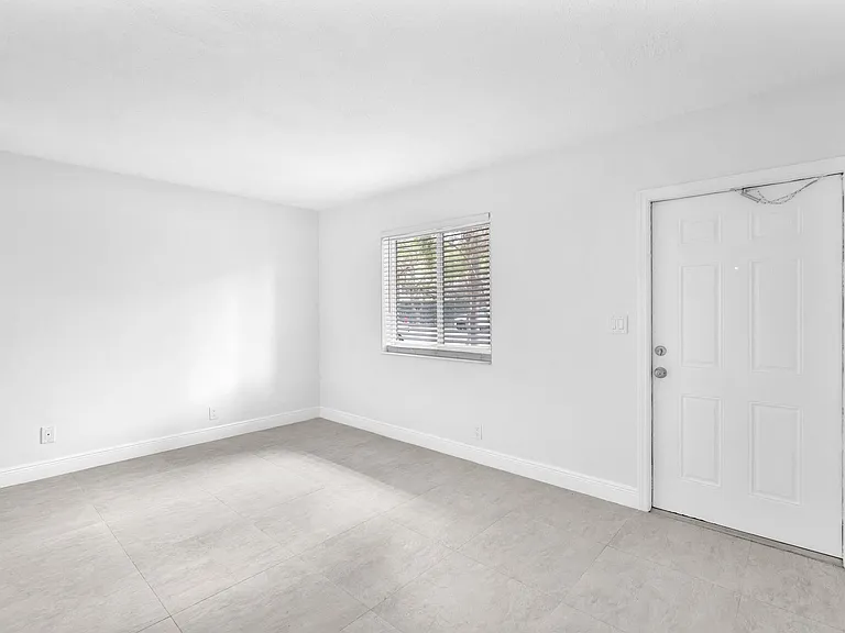 1101 NE 18th Ave #4 — Photo 9