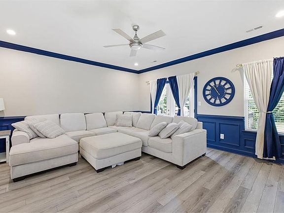 5th image of 623 Greenlawn Ave