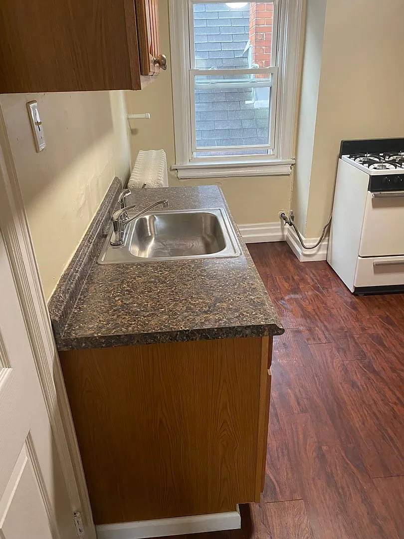 Lovely One Bedroom Apartment in Squirrel Hill — Photo 3