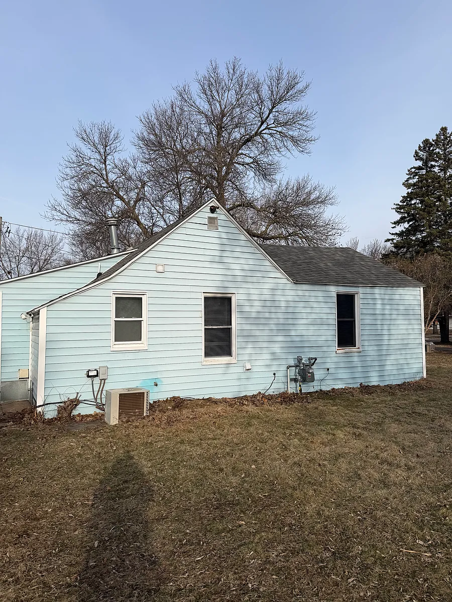 Building Photo - 10 9th Ave N