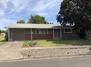 1104 Lawnridge Ave, Springfield, OR 97477