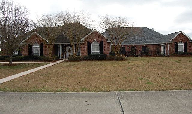 1st image of 203 Chateau Dr