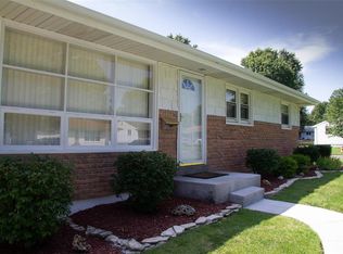 320 Monterey Dr, Florissant, MO 63031