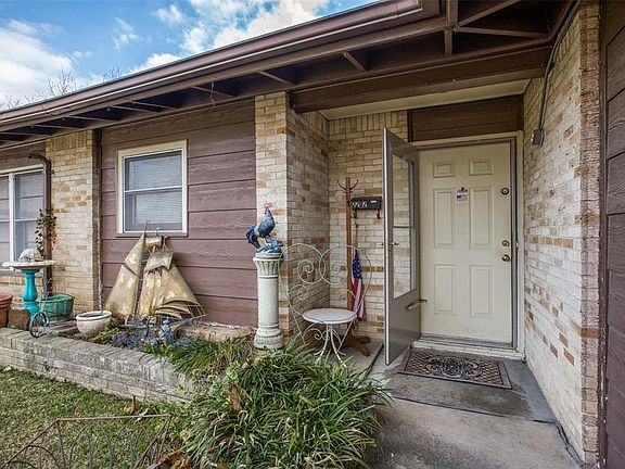 4th image of 2202 Huntington Dr