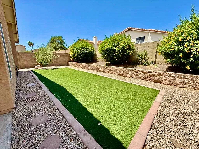 7568 W Kerry Ln — Photo 13