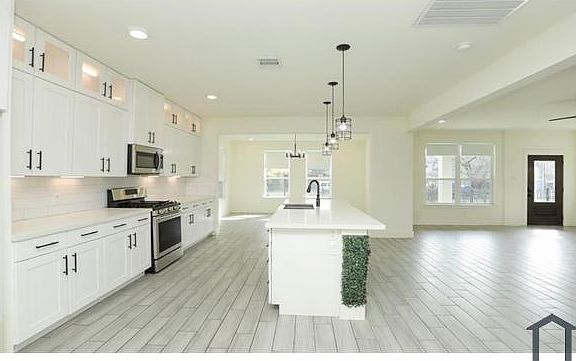 3rd image of 4606 Cashel Glen Dr