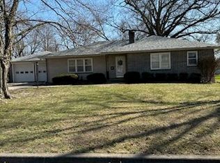 674 E Summit St, Marshall, MO 65340
