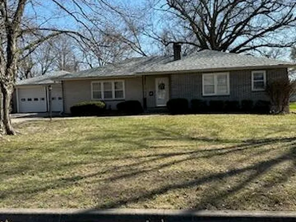674 E Summit St, Marshall, MO 65340