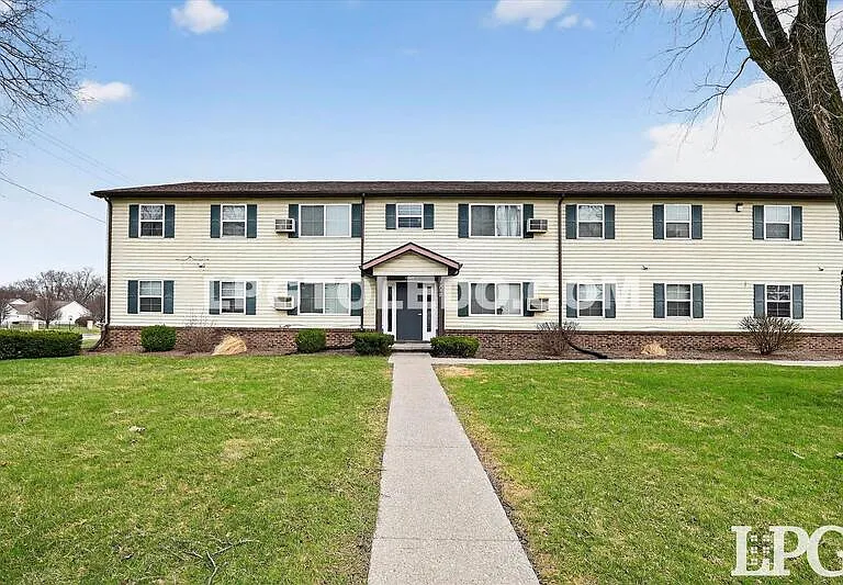 1230 Bedford Woods Dr #8 — Photo 1