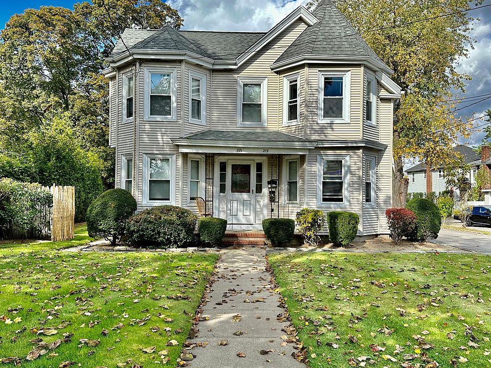 1st image of 219 Watertown St #1