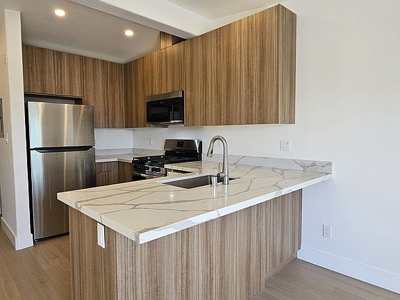 2nd image of 510 Nautilus St APT 5