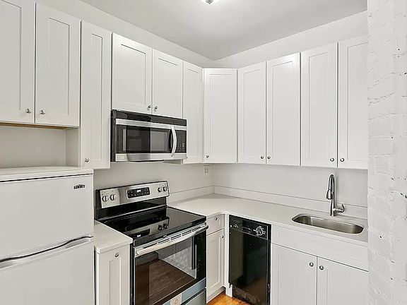 2nd image of 230 E 83rd St #2REE